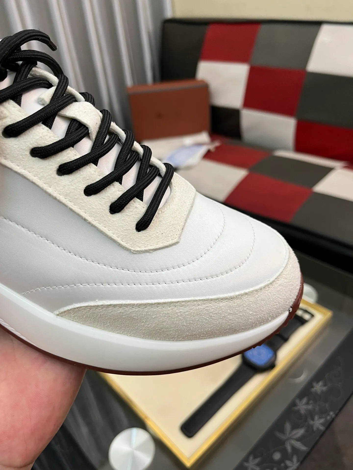 Men's shoes 💰458⌚️⌚️ Loro Pian* Loro Pian* casual shoes are made of cowhide frosted cowhide. Unique texture, simple and elegant, in line with Asian shoe lasts. Almond toe bar, apron style toe, drum-stitched upper. Same color stitching details. Slip-on style for easy on and off. Original color full cowhide lining. The insole is decorated with the 🈶️ brand logo. The original open-molded TPU raw rubber outsole. The soft rubber sole has super grip performance. Comfortable and casual style. You can create 🉑casual🉑formal urban style at will!  Code number: 38-44